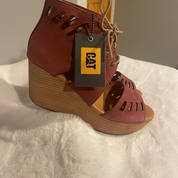 NWT women’s wedge sandals size 9.5 burgundy and brown - Picture 2 of 5